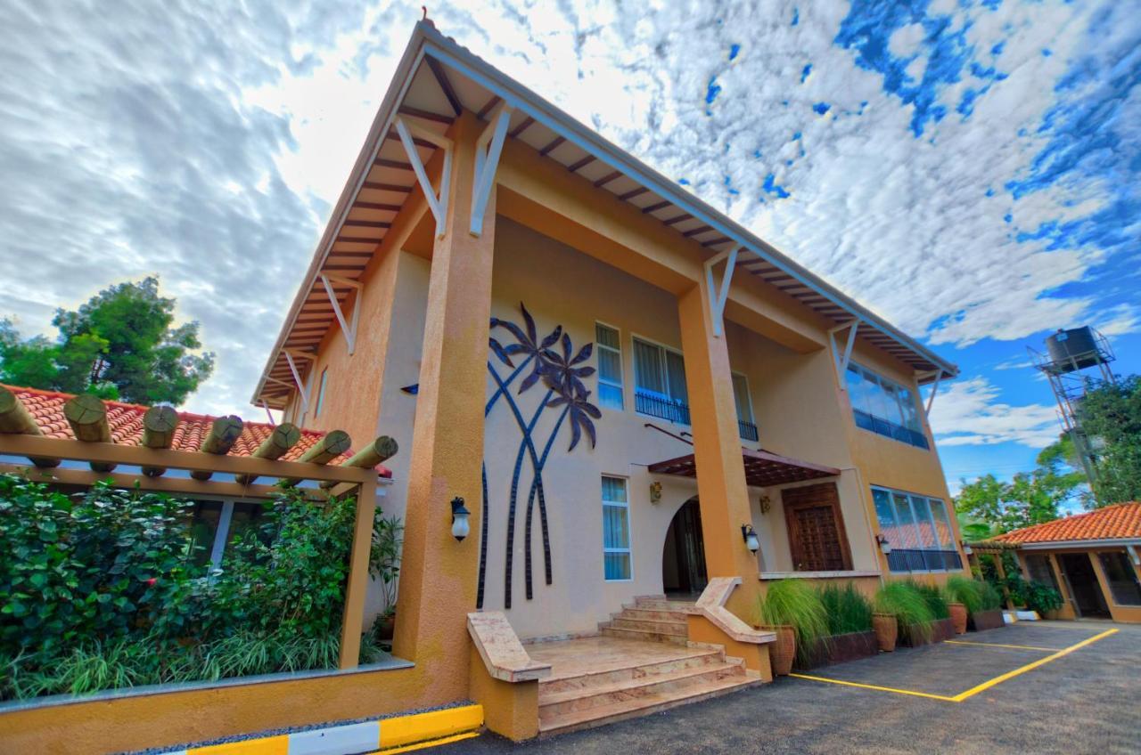 No 5 Boutique Hotel Limited Энтеббе Экстерьер фото