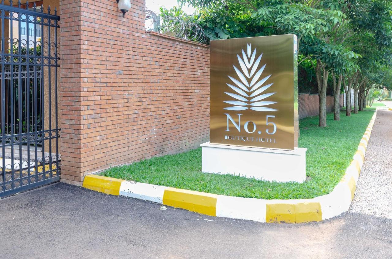 No 5 Boutique Hotel Limited Энтеббе Экстерьер фото