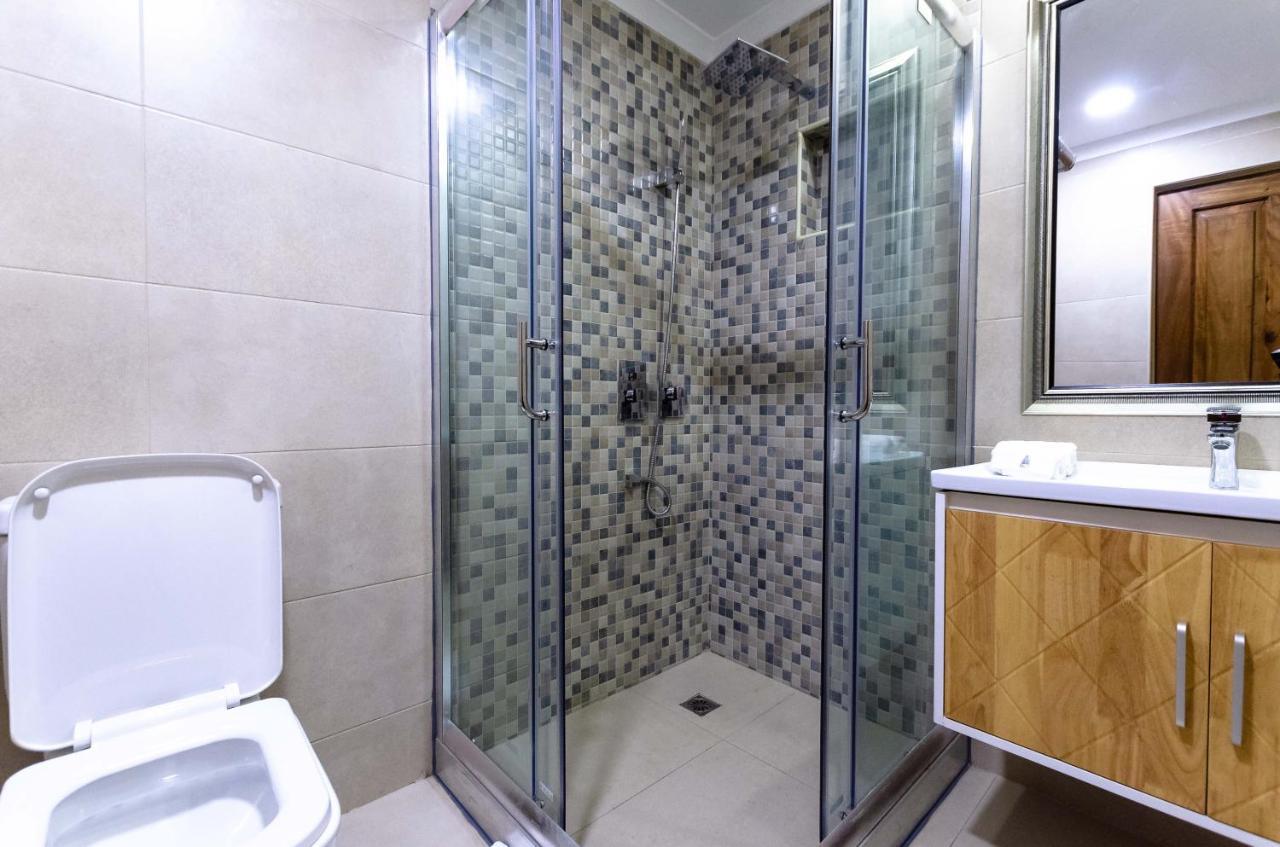No 5 Boutique Hotel Limited Энтеббе Экстерьер фото
